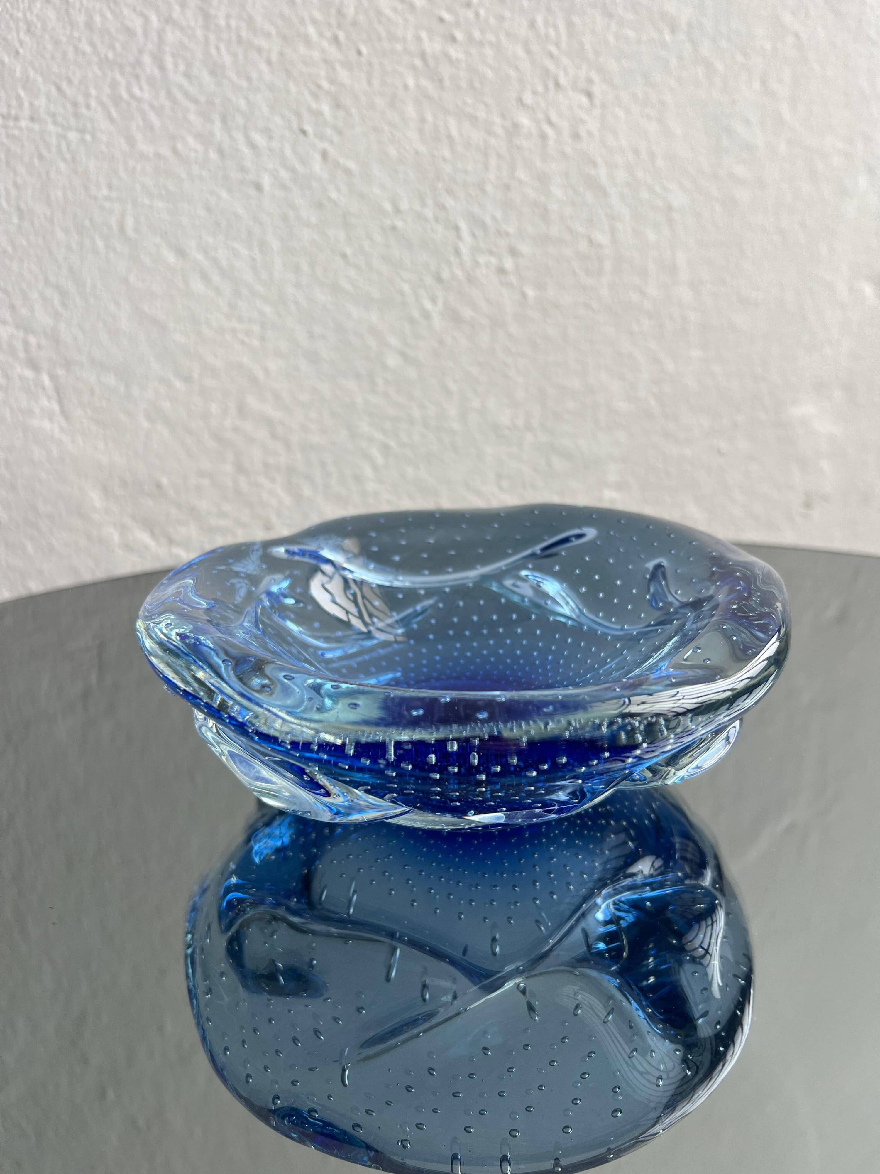 Bol décoratif en verre de Murano "Bullicante" bleu, objet de collection vintage