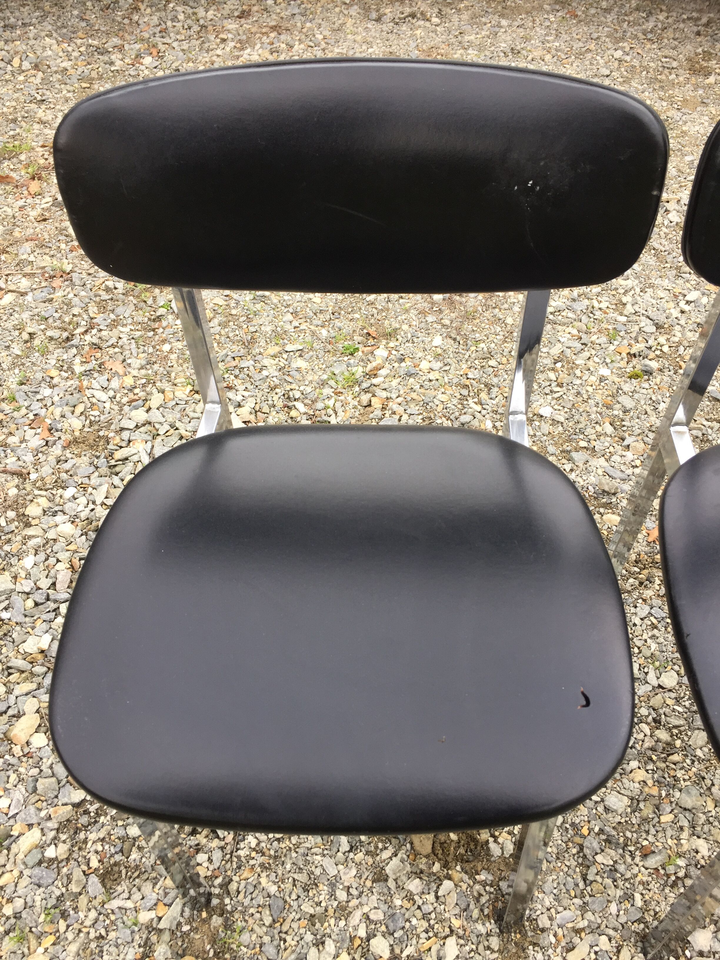 6 vintage chairs in black skaï with chrome metal tubular base.