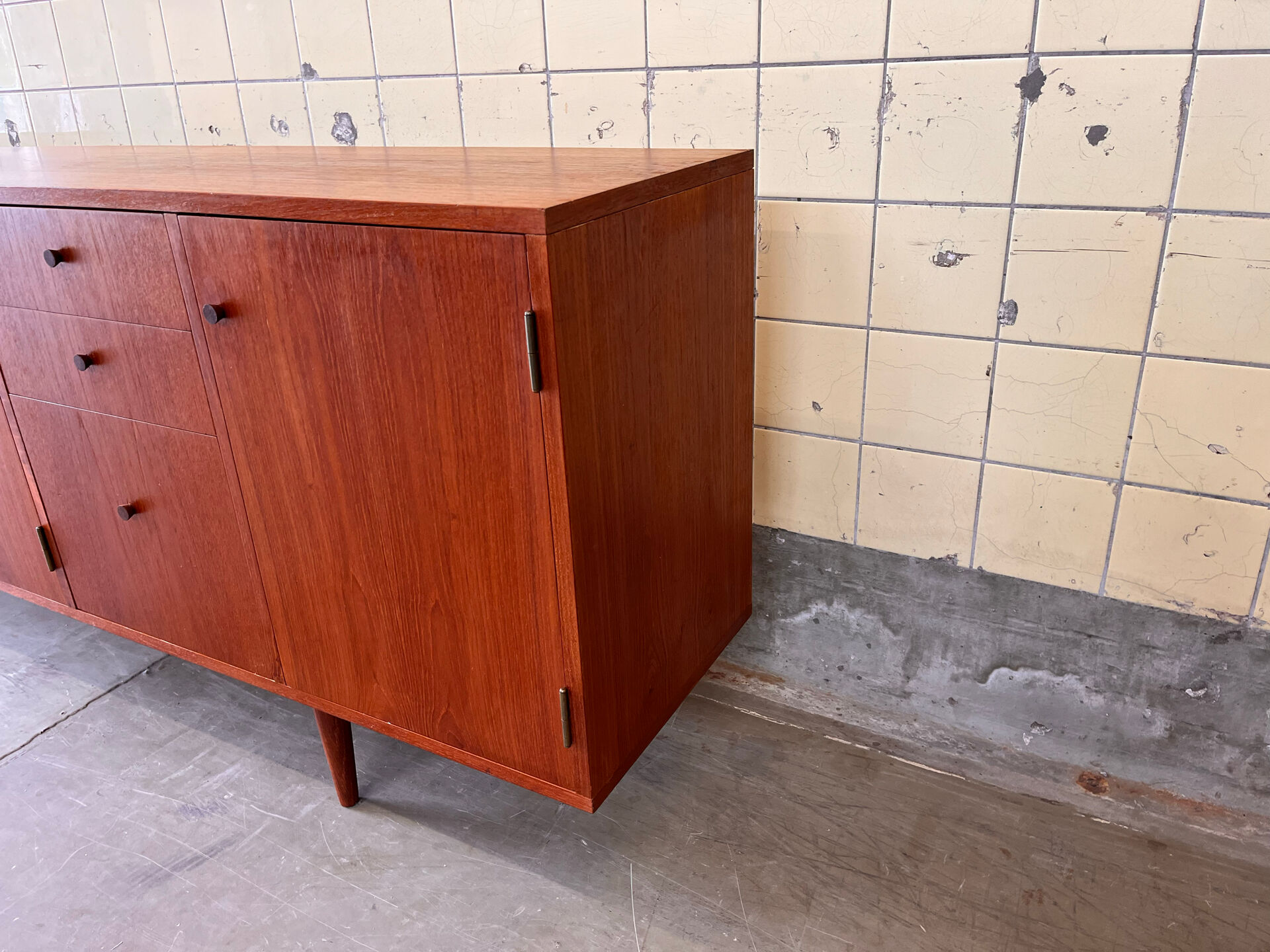 Buffet vintage en placage de teck