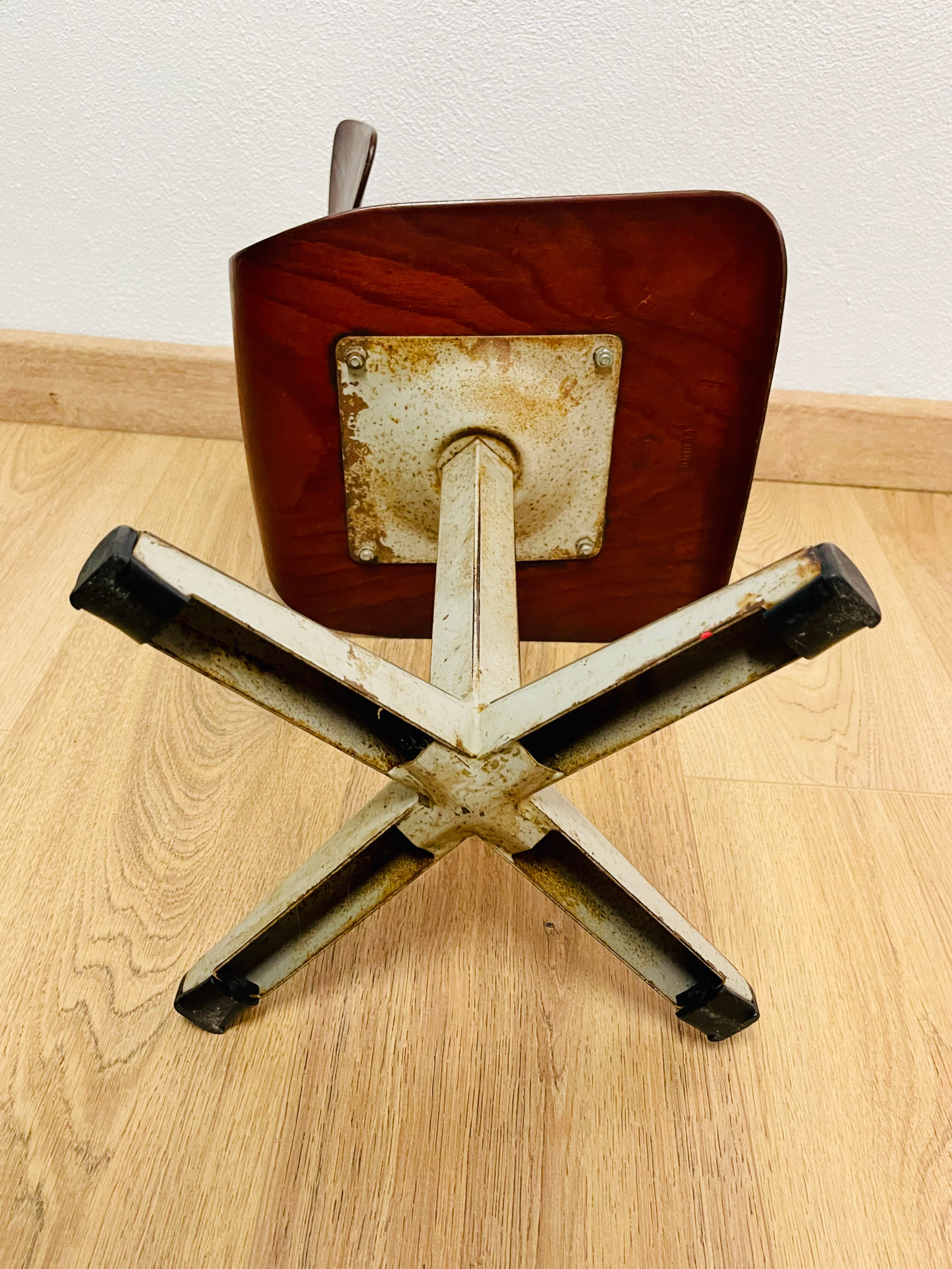 Galvanitas school chair