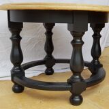 Round coffee table