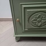 Bedside table with floral sculptures
