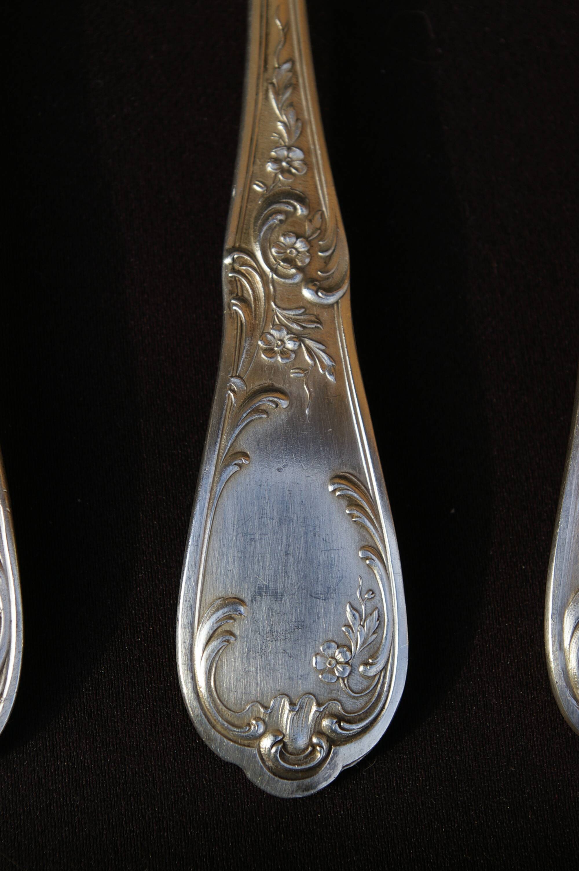 Housewife 6 people style Rocaille in silver metal