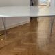 Table Superellipse B611 blanc et piètement chromé, Fritz Hansen
