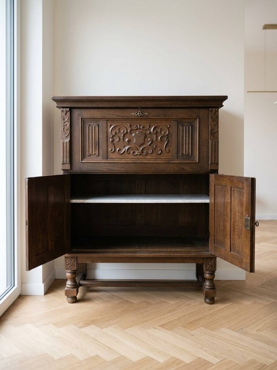 Sideboard / secretary