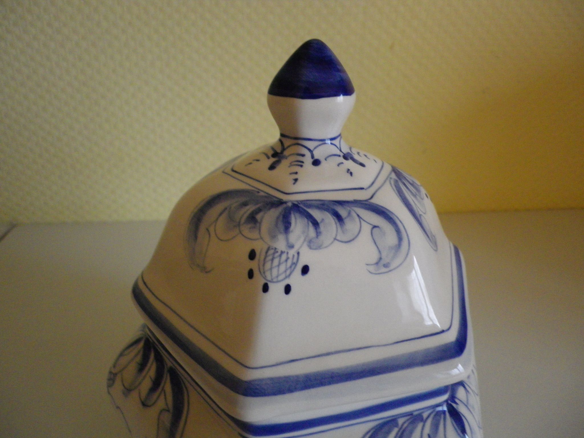 Hexagonal candy in earthenware 1970
