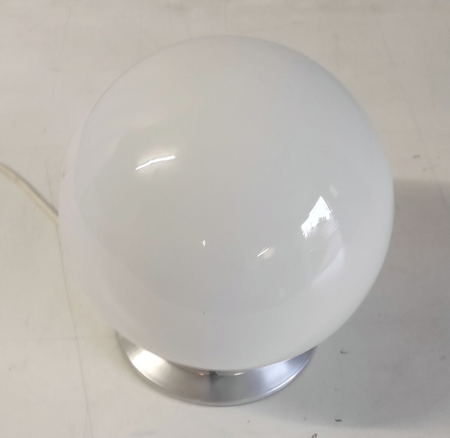 Plafonnier globe opaline - années 50/60