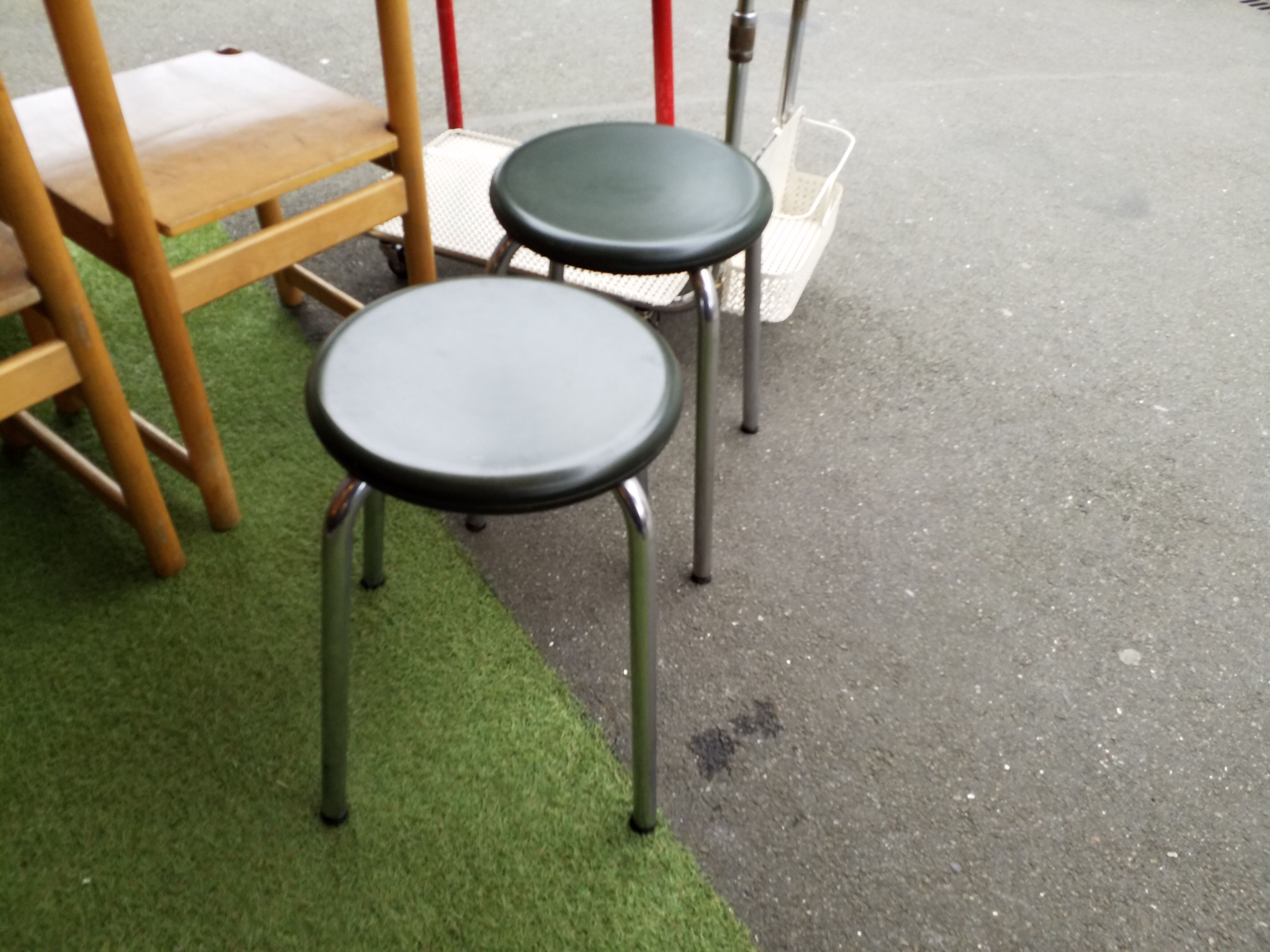 Set of 2 stools in green bakelit