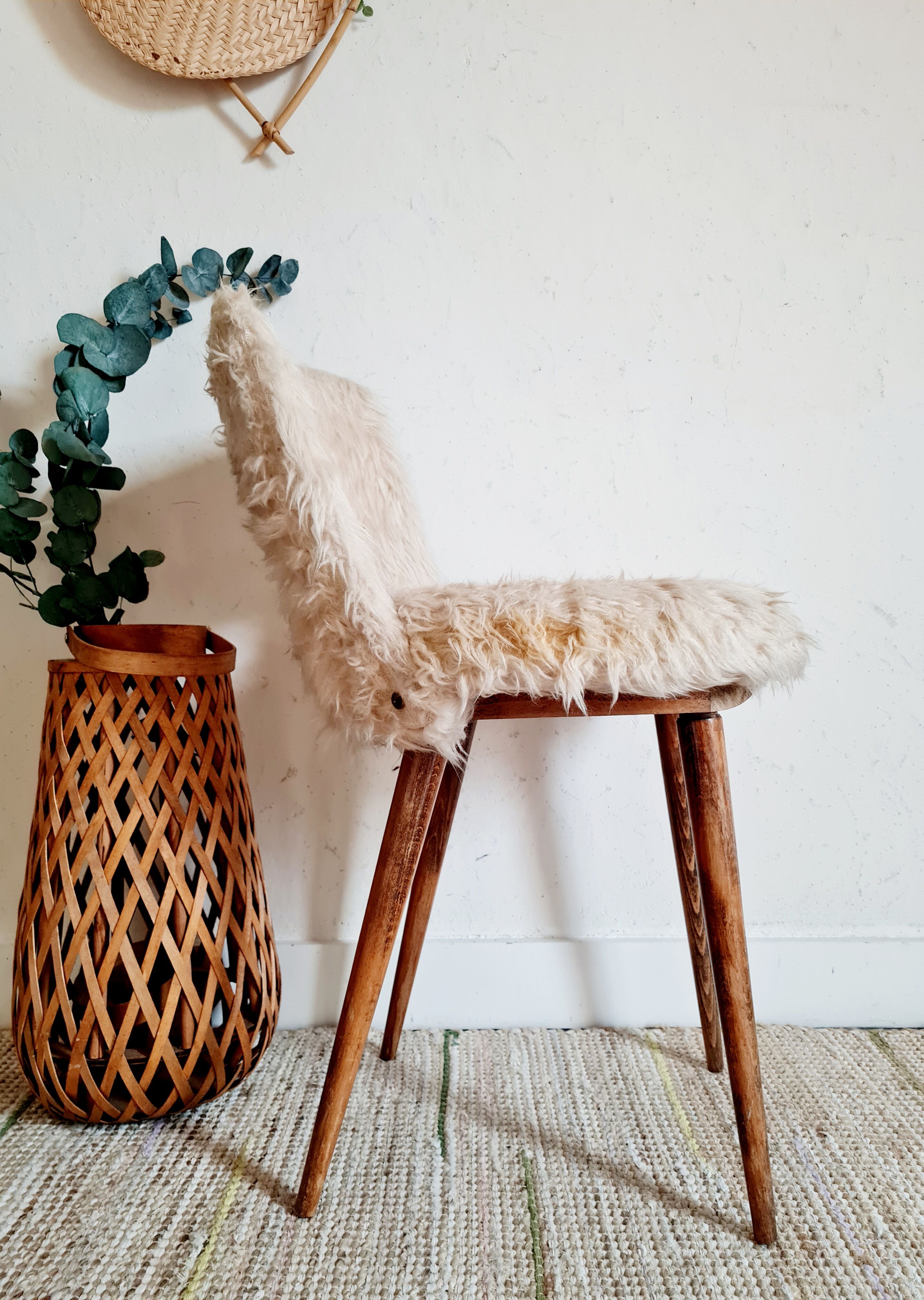 Wooden cream mouldy chair peddling spindle