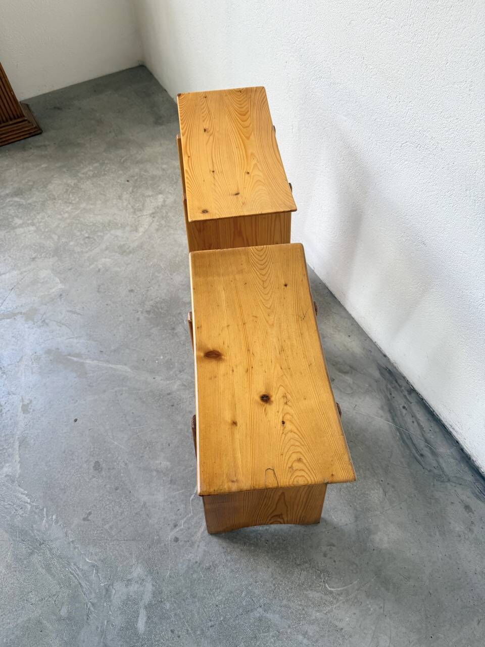 Scandinavian pine stools with Japanese inspiration.