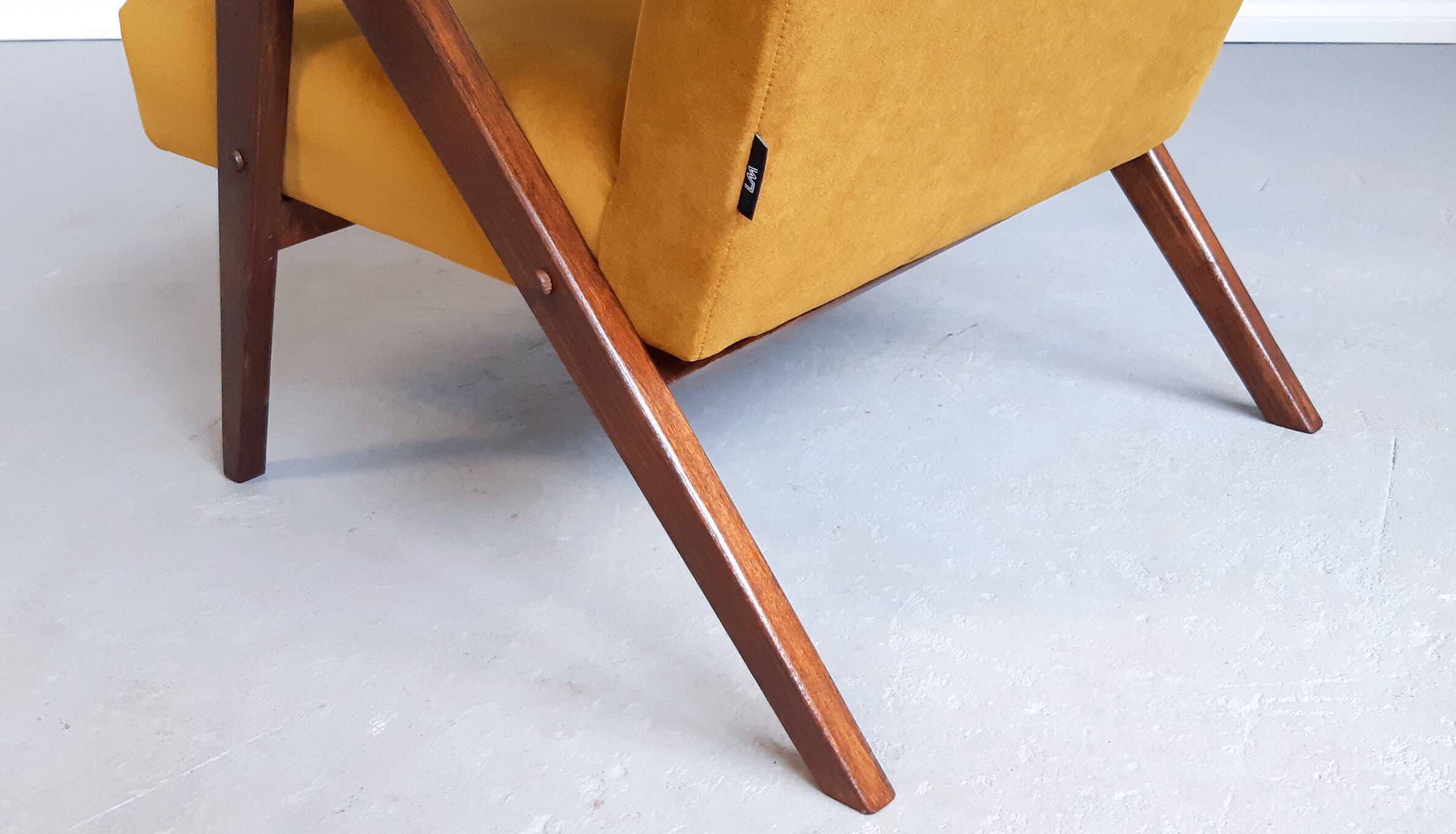 Mid century easy chair model b - 310 var in goldenrod velvet