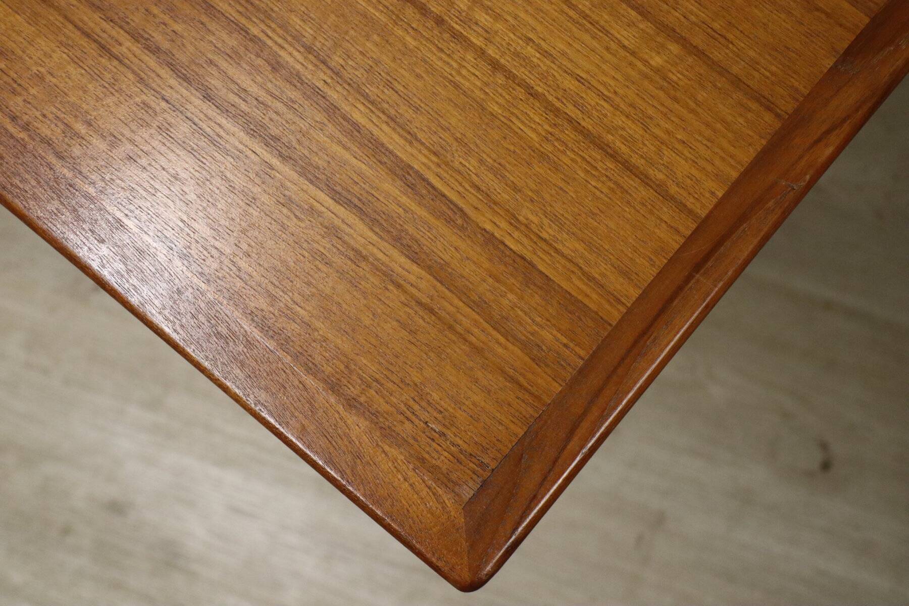 Danish Scandinavian extendable dining table in teak, 1960.
