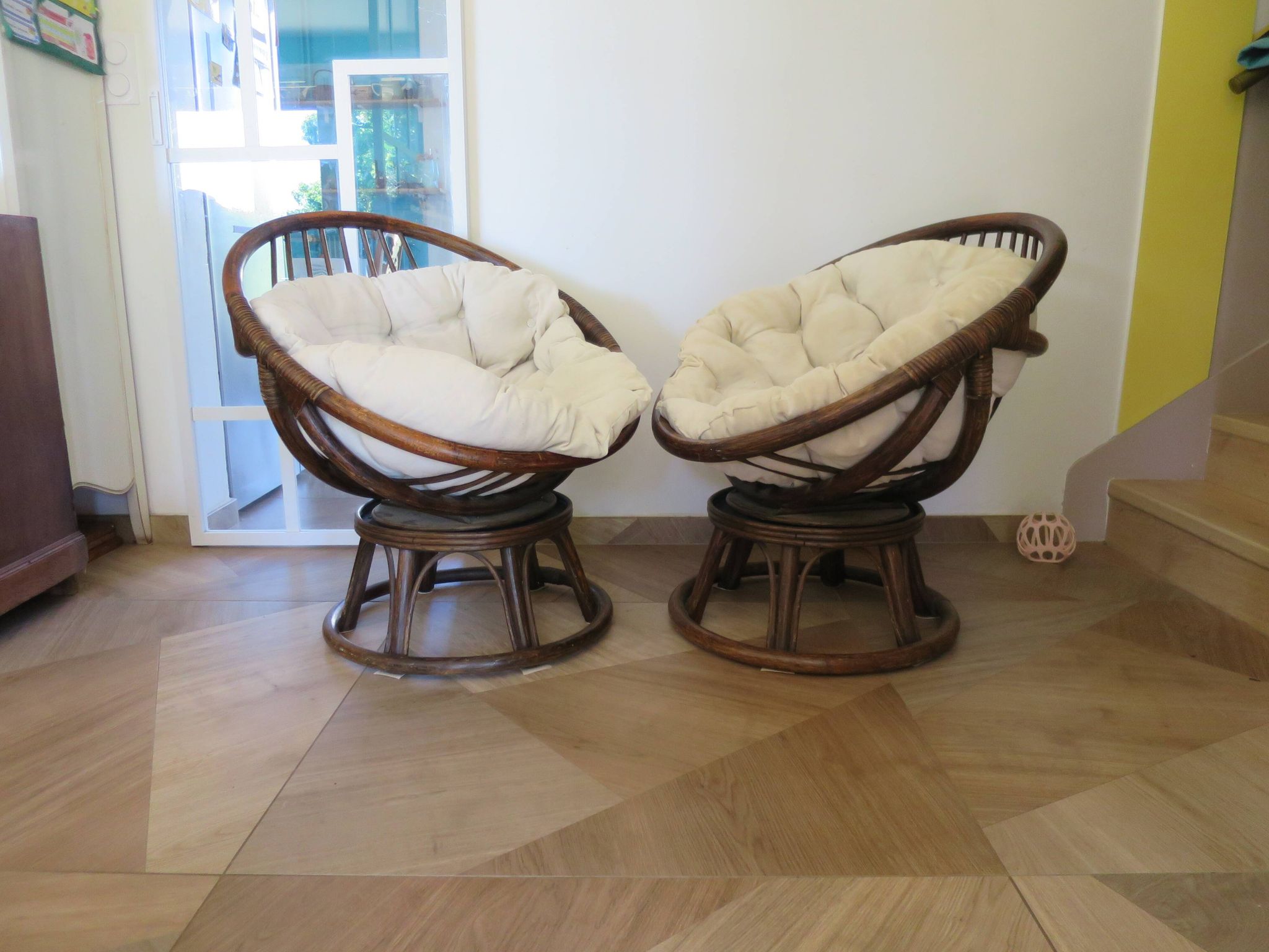 Vintage set of 2 swivel chairs in bamboo and rattan - Papasan shape