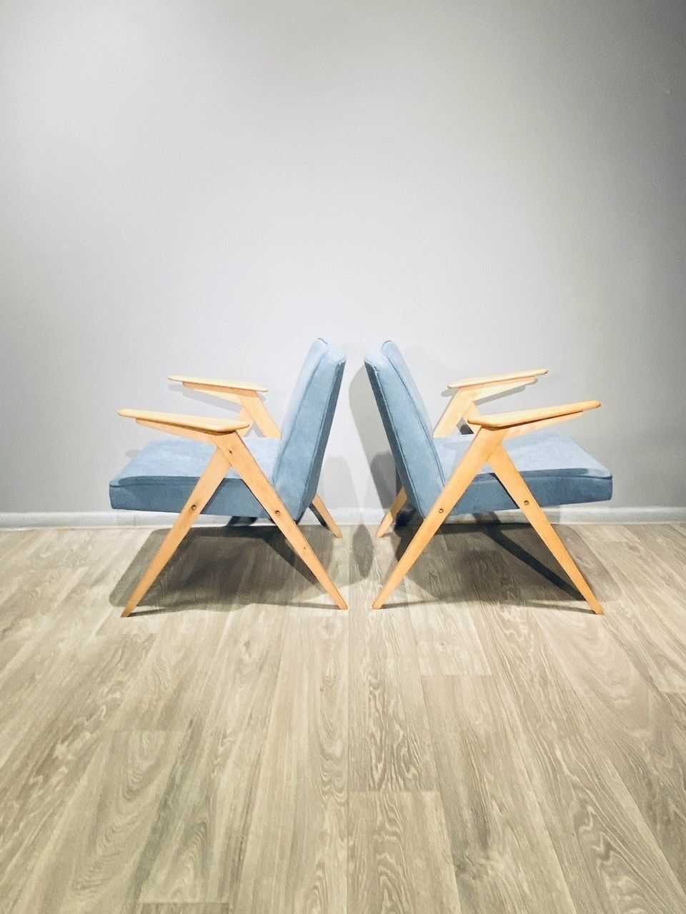 Paire de fauteuils par J. Chierowski 1960