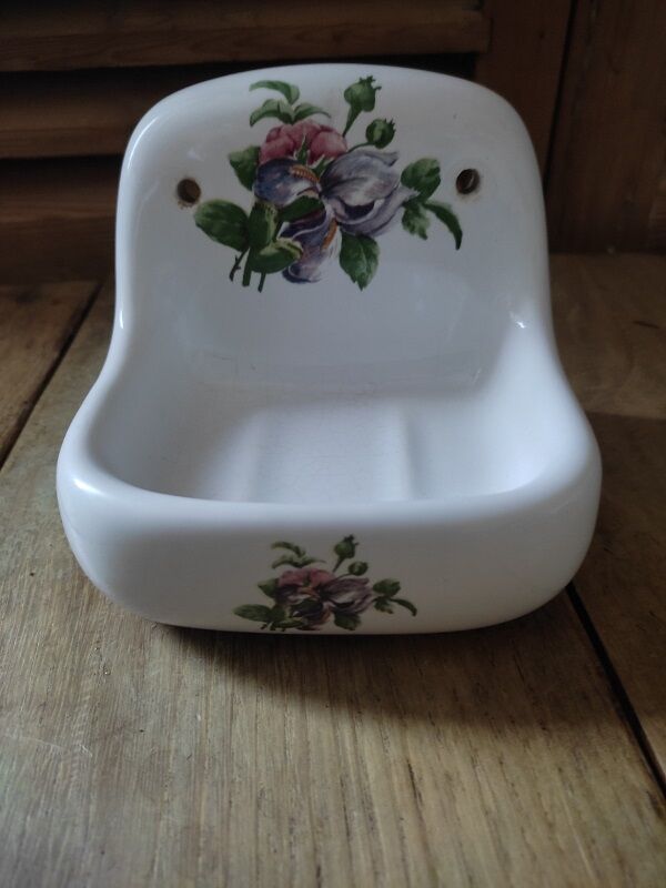 Wall soap holder porcelain flower
