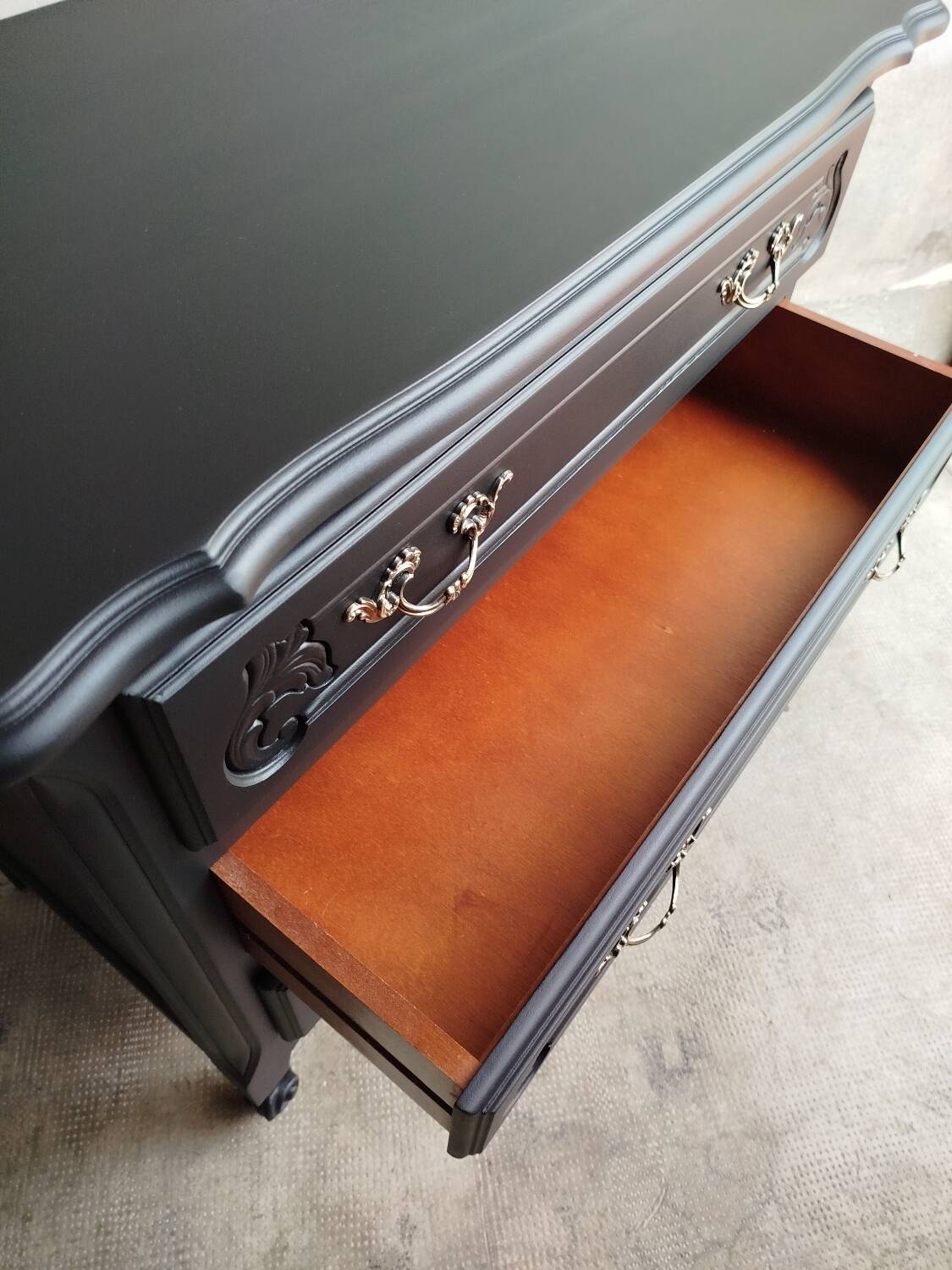 Commode vintage noire