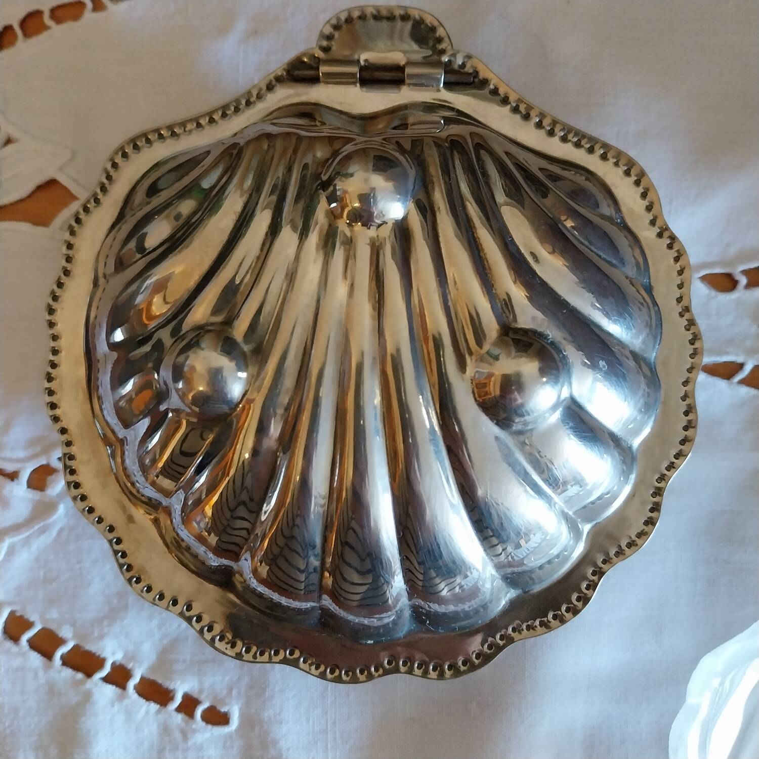 Scallop shell butter dish in silver metal made in England