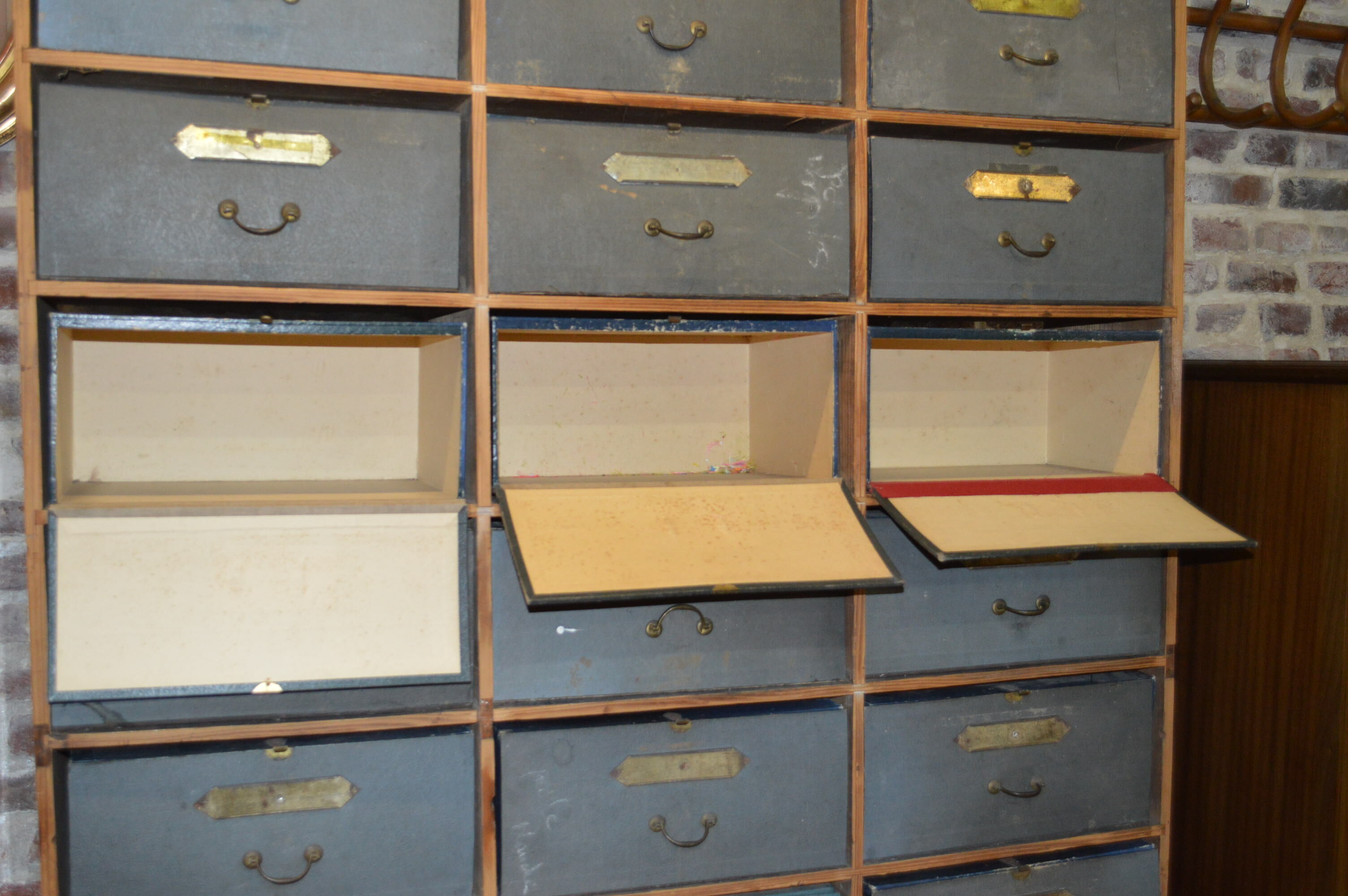 Meuble cartonnier à tiroirs