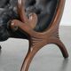 Fauteuil chesterfield en cuir de vachette noir classique et confortable