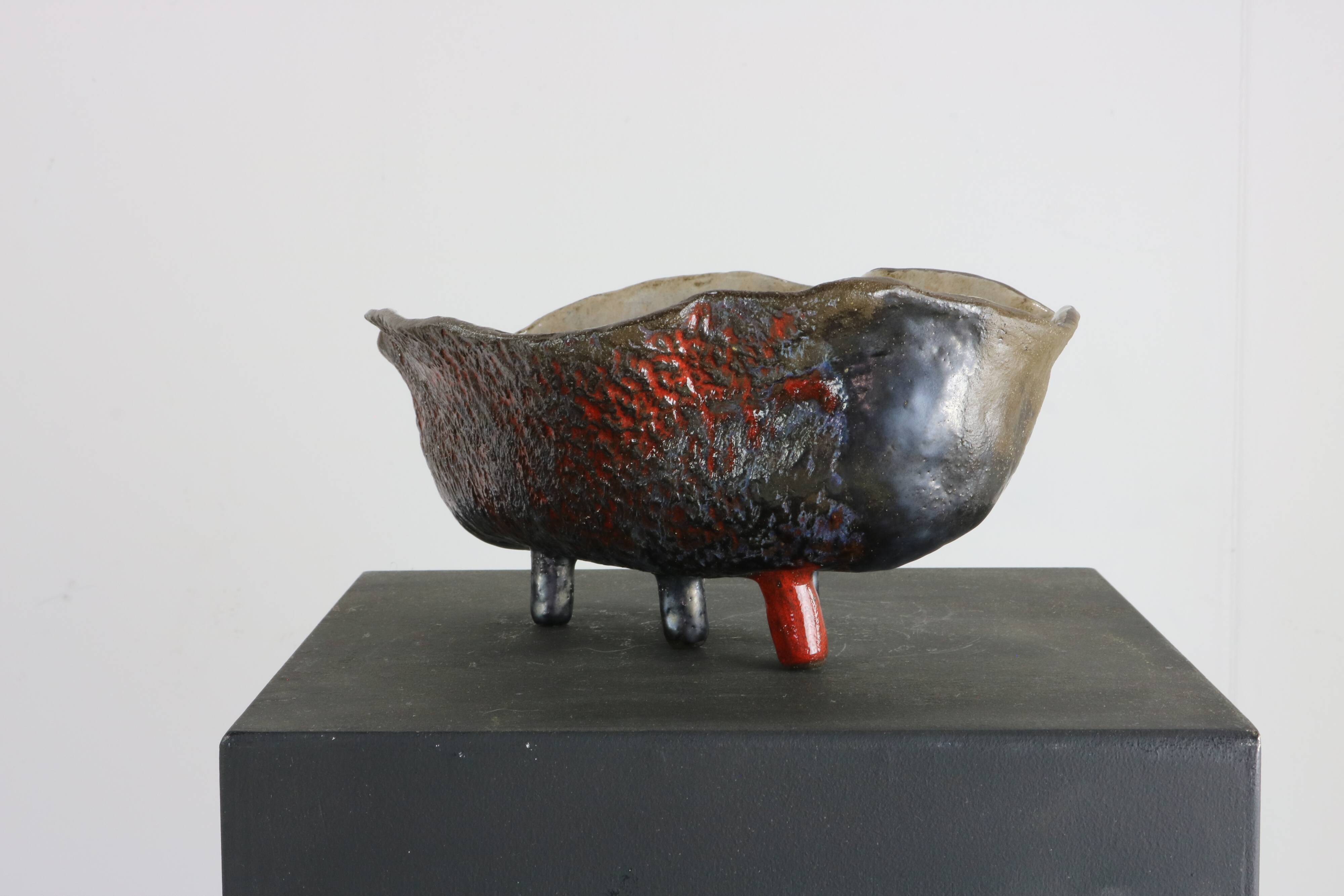 Fat Lava oyster bowl with 5th leg in red
