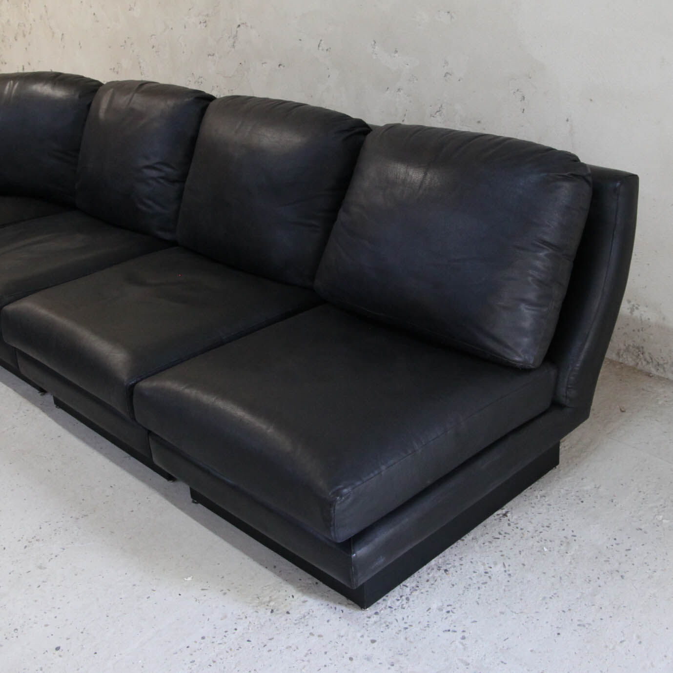 Leather and laminate sofa signed Willy Rizzo