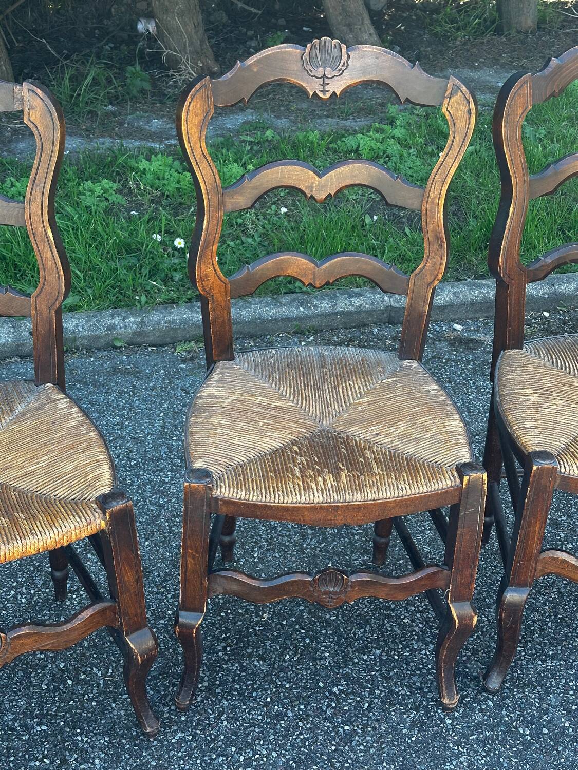 Set of 4 Louis XV straw chairs – solid wood – curved backrest