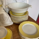 Service de 52 pièces en porcelaine kg luneville, modèle jonquille