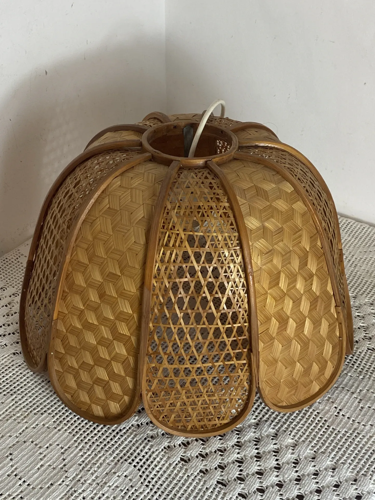 Suspension made of rattan and wicker
