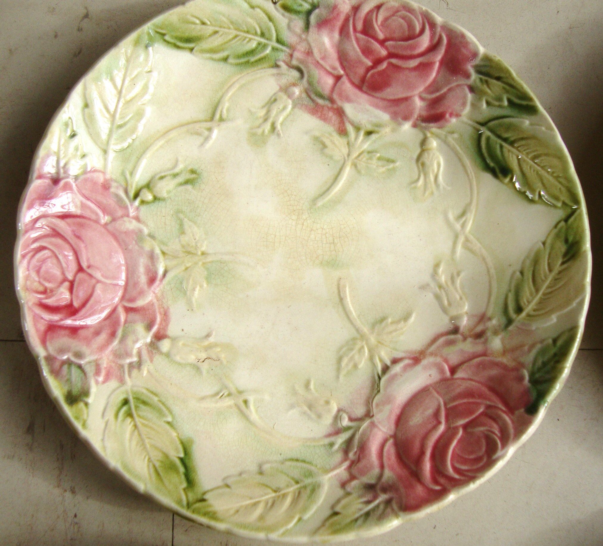 6 plates in slip decoration of roses earthenware of Onnaing