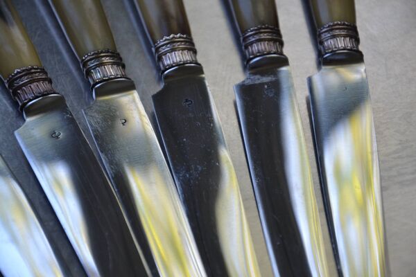 6  anciens couteaux de table signés J Ott Coutellerie de Colmar