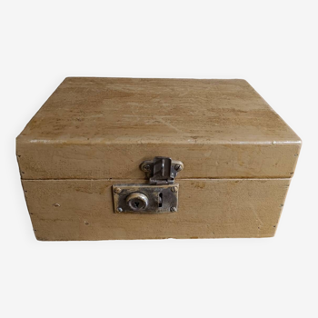 Une boîte en bois