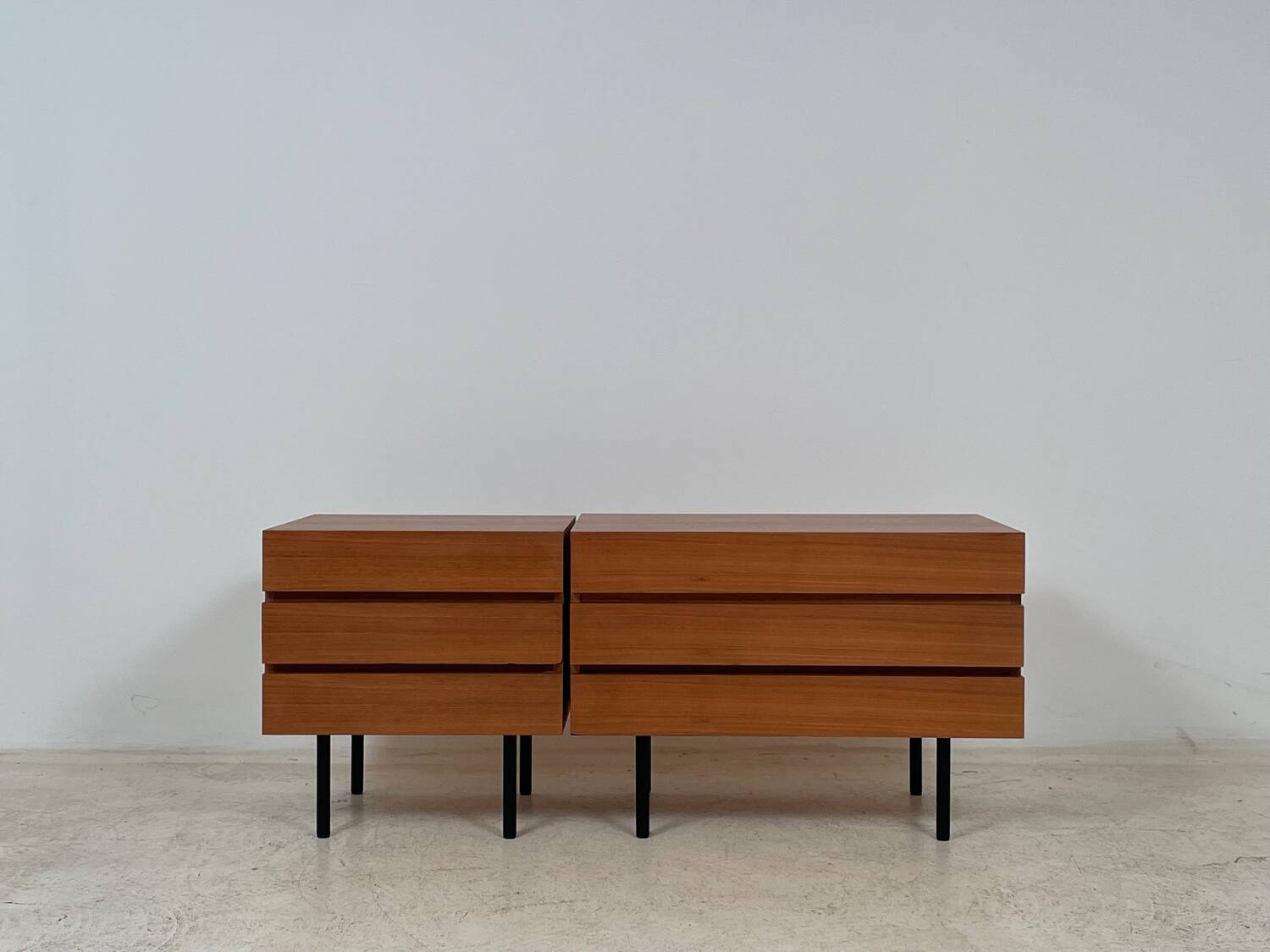 Pair of teak chests of drawers from the 1950s.