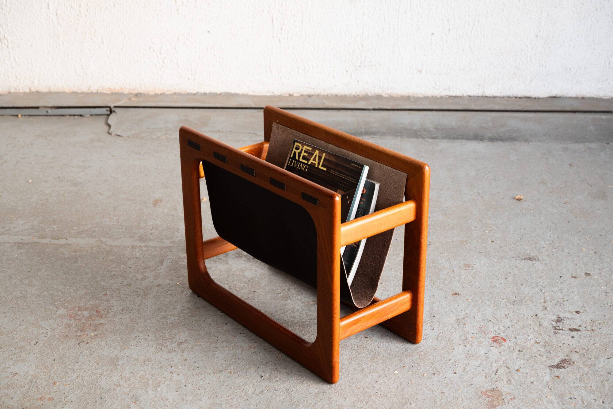 Magazine rack by Salin Mobler