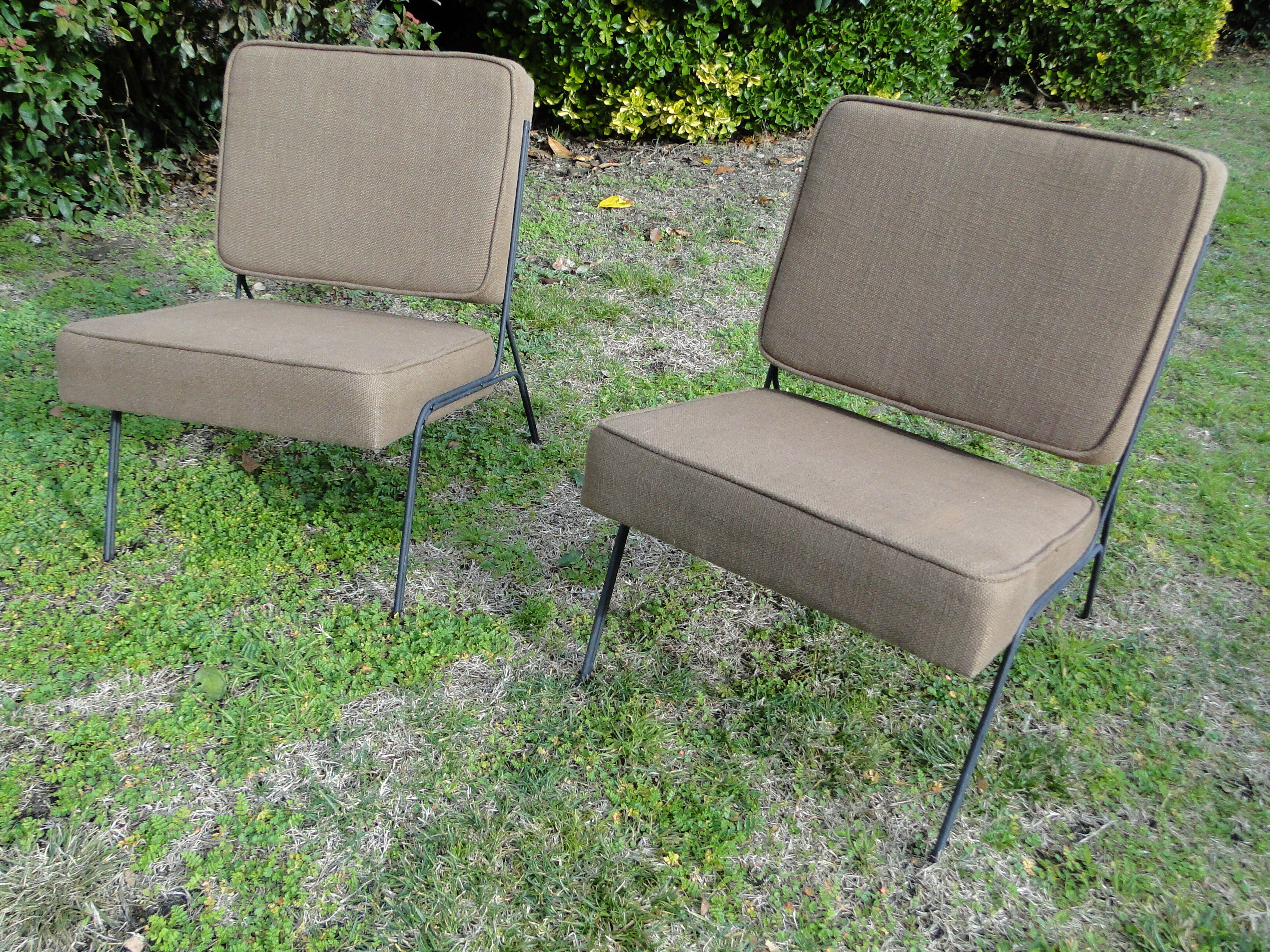 Paire de chauffeuses fauteuils en tissu marron