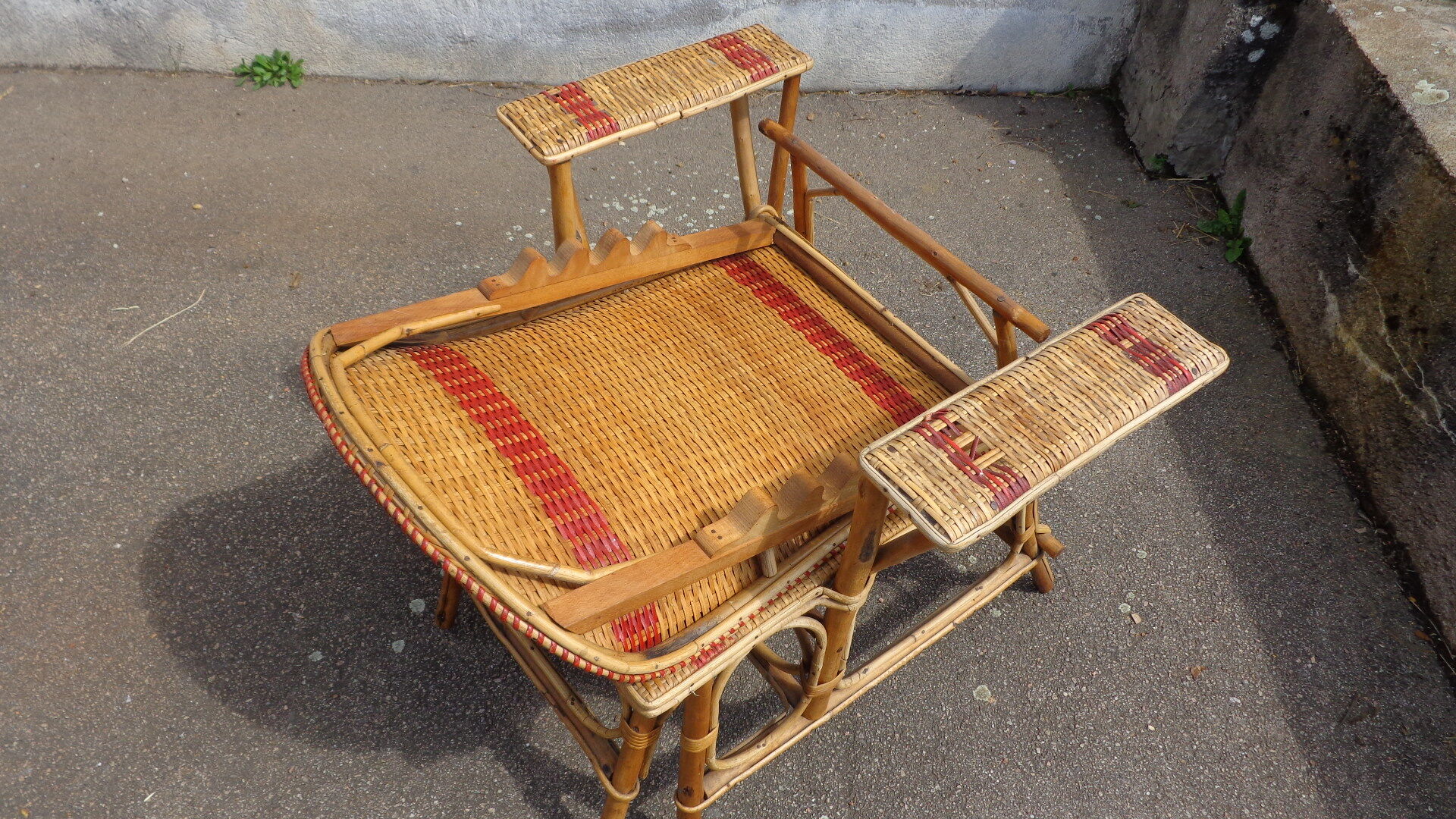 Wicker lounge chair
