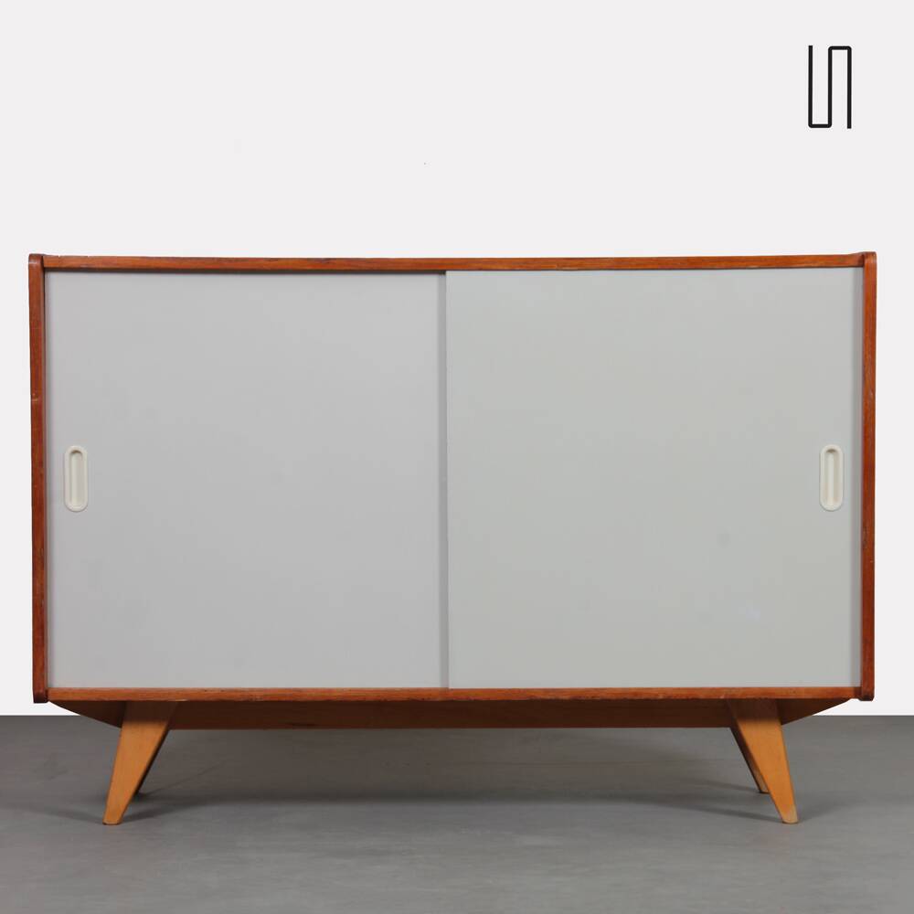 Commode en chêne, modèle U-452 par Jiri Jiroutek, 1960