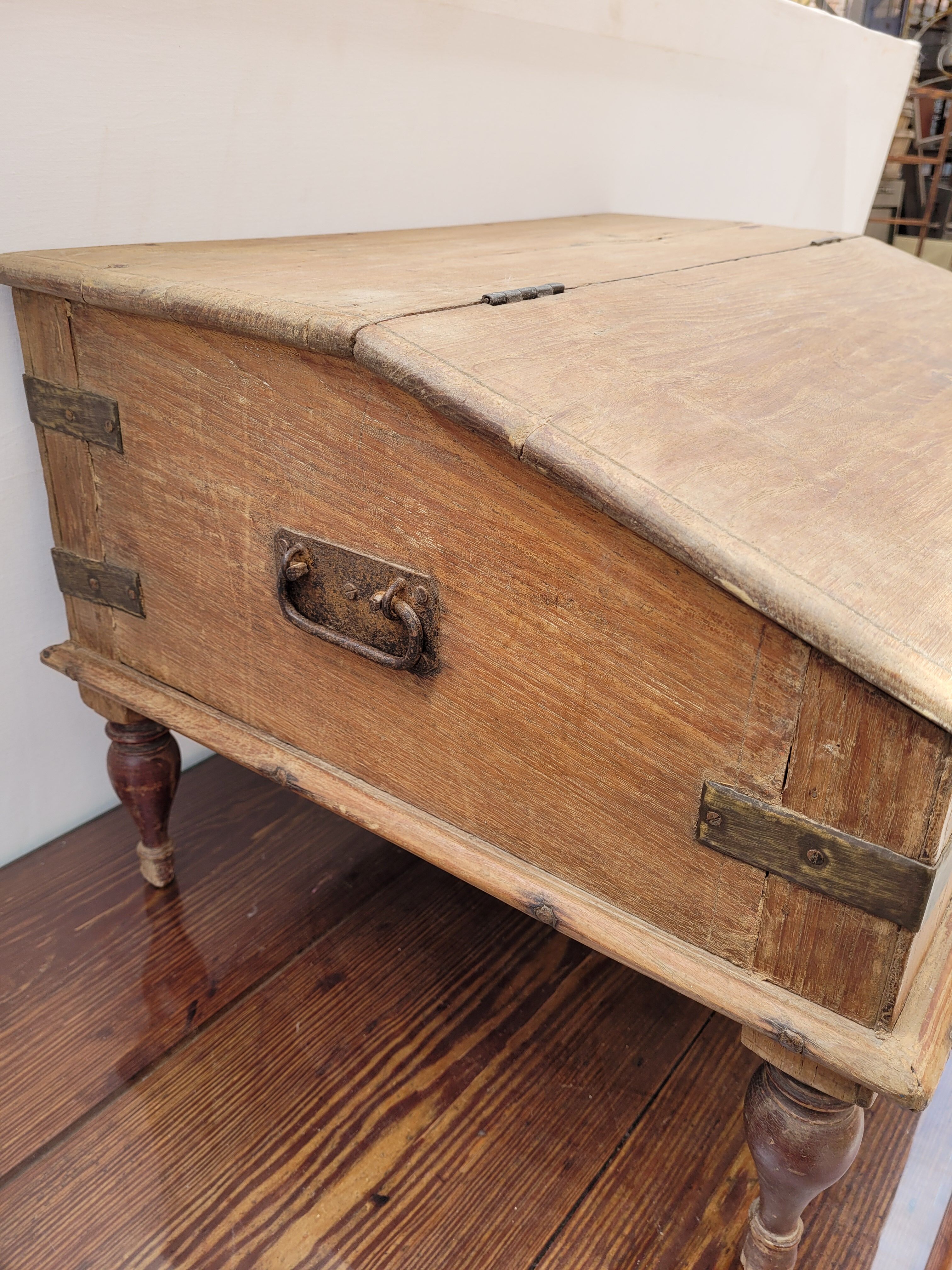 Nineteenth oak writing room