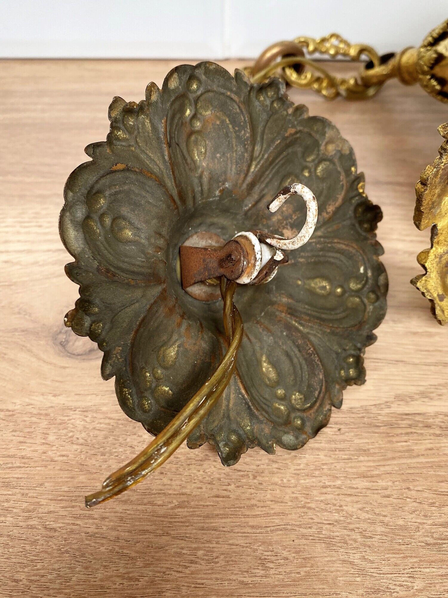 Suspension lamp in gilded bronze and frosted glass nineteenth century