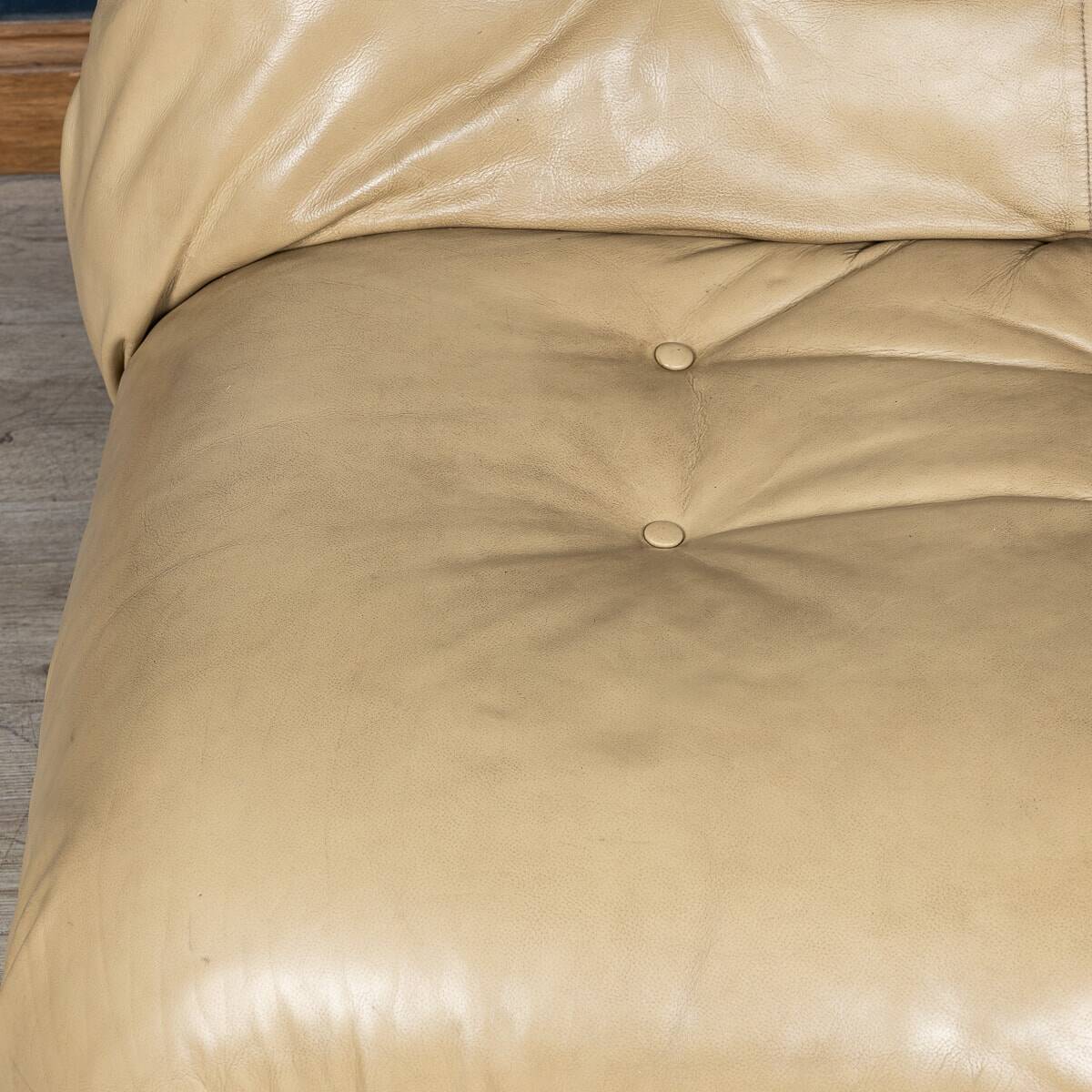Italian 20thc beige "soriana" leather sofa by tobia scarpa for cassina