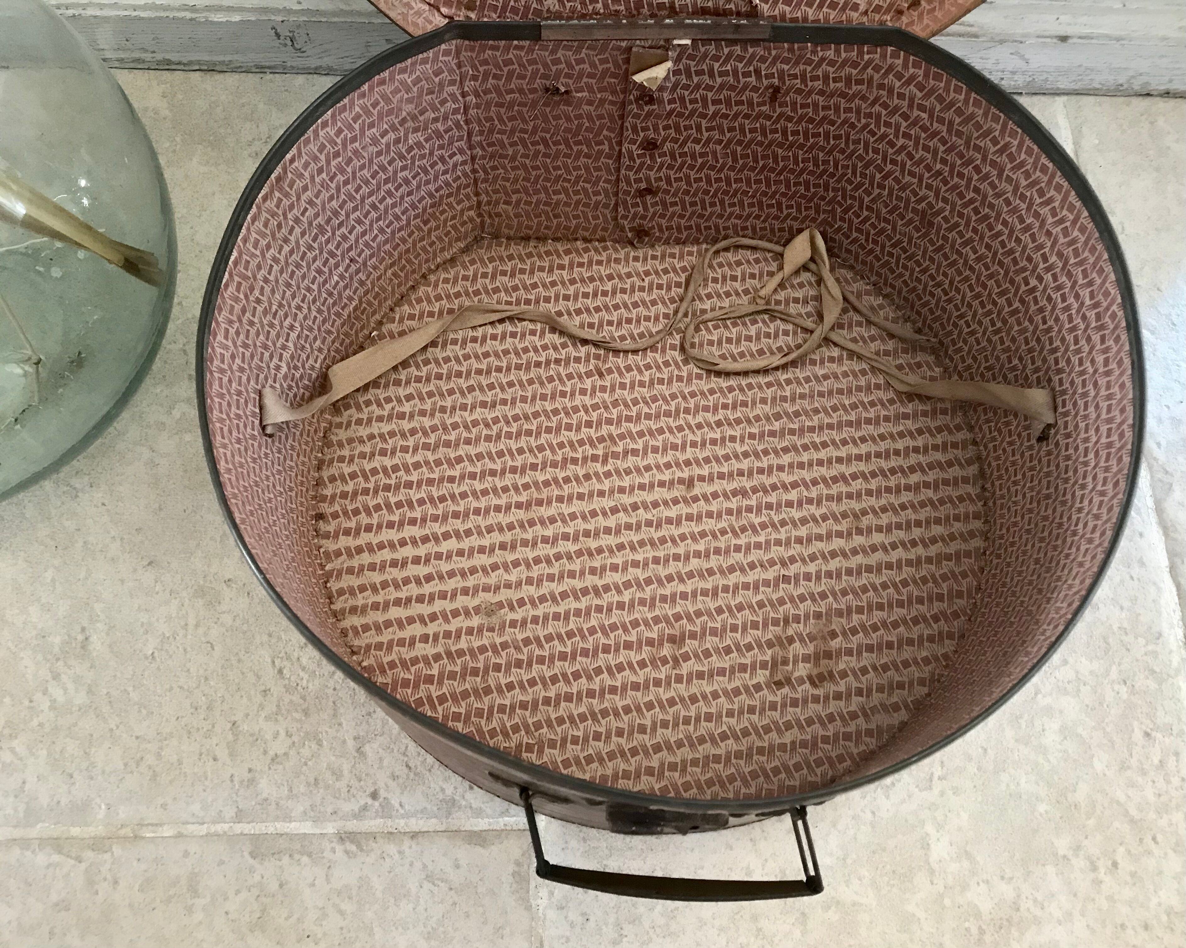 Early XXth hat box