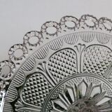 Flat, glass cake display