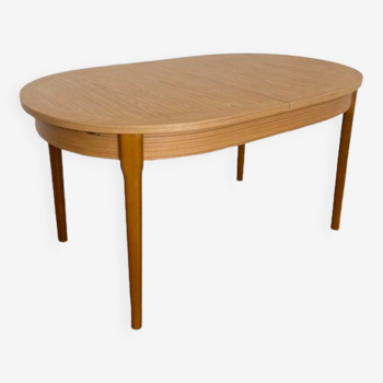 Table ovale scandinave en teck