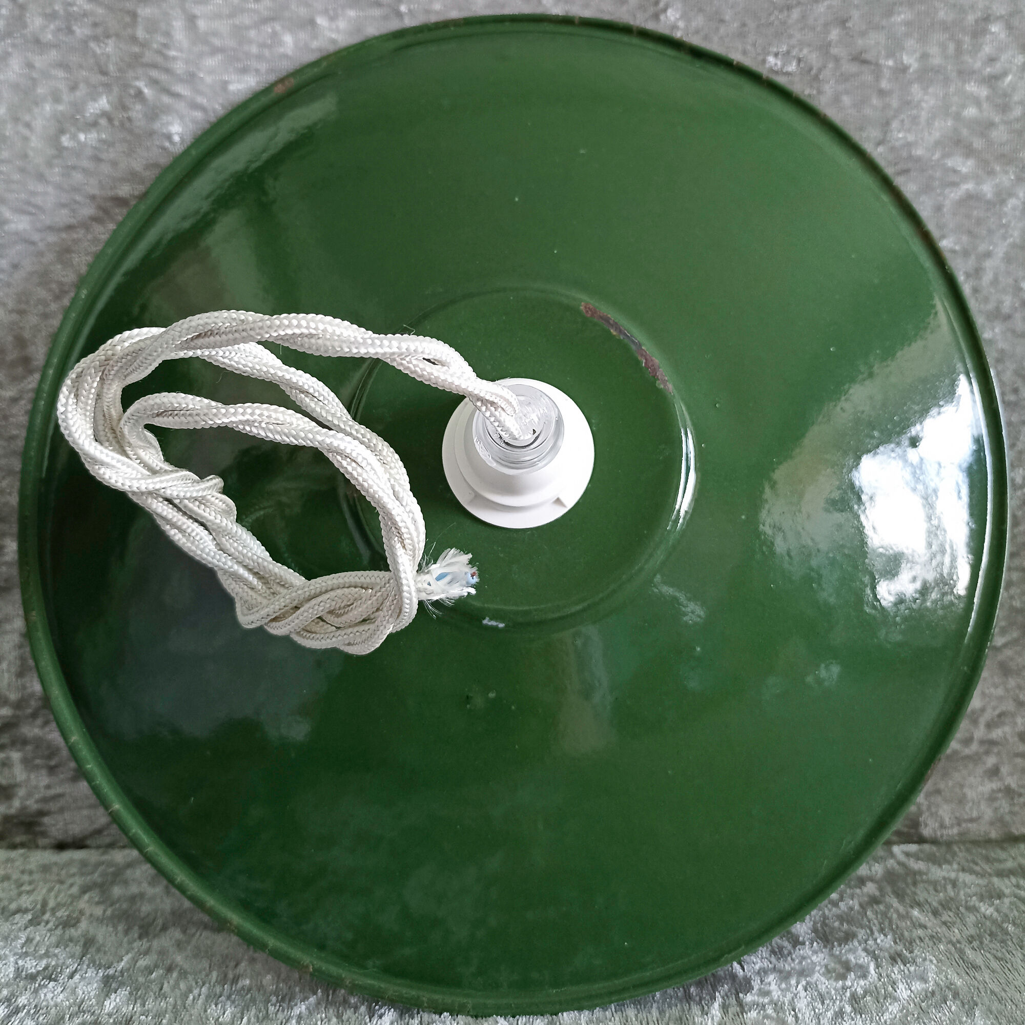 Industrial suspension bowl in enamelled sheet metal