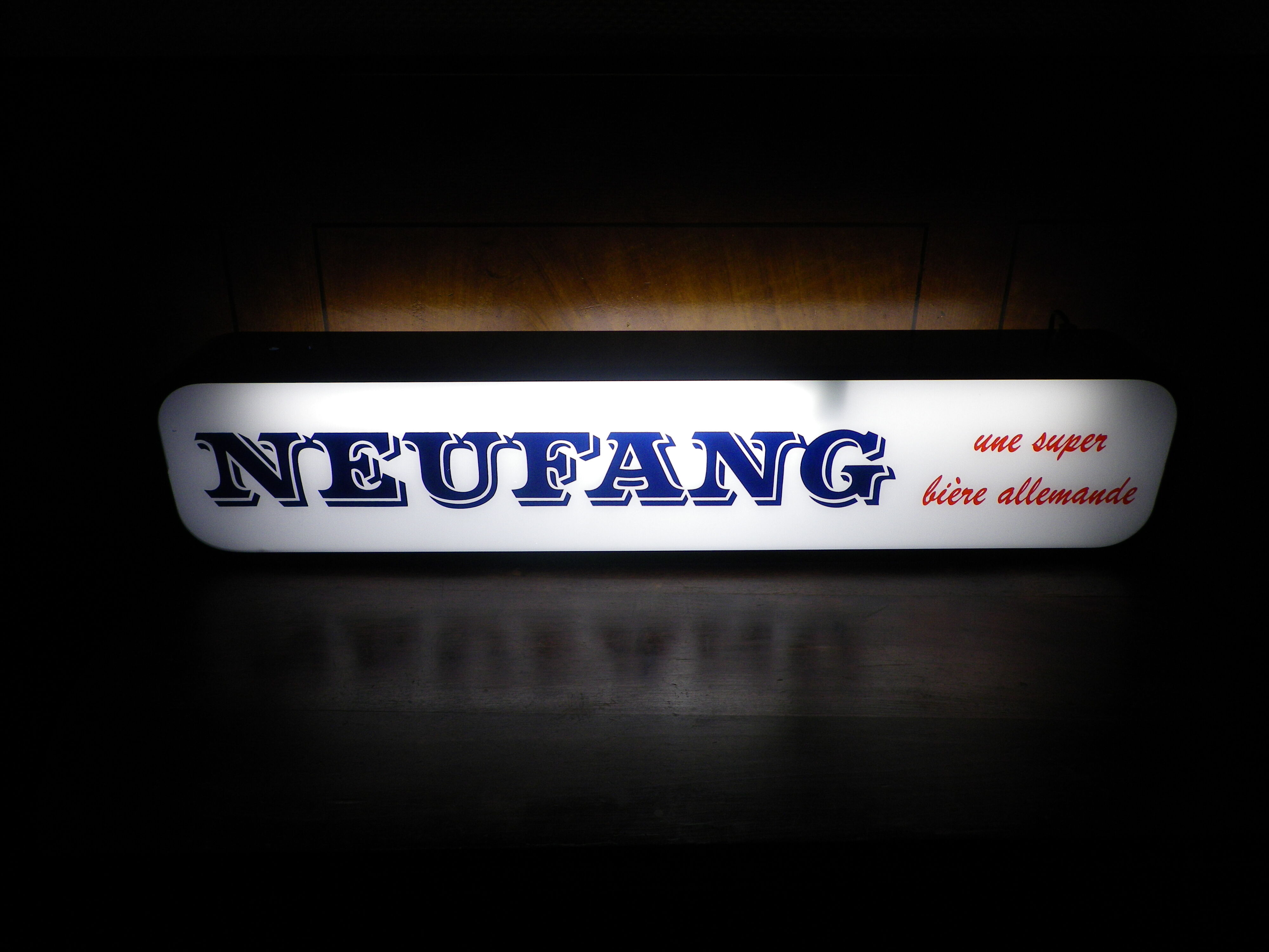 Enseigne lumineuse "Neufang"  pour décoration de barvAnnées 70