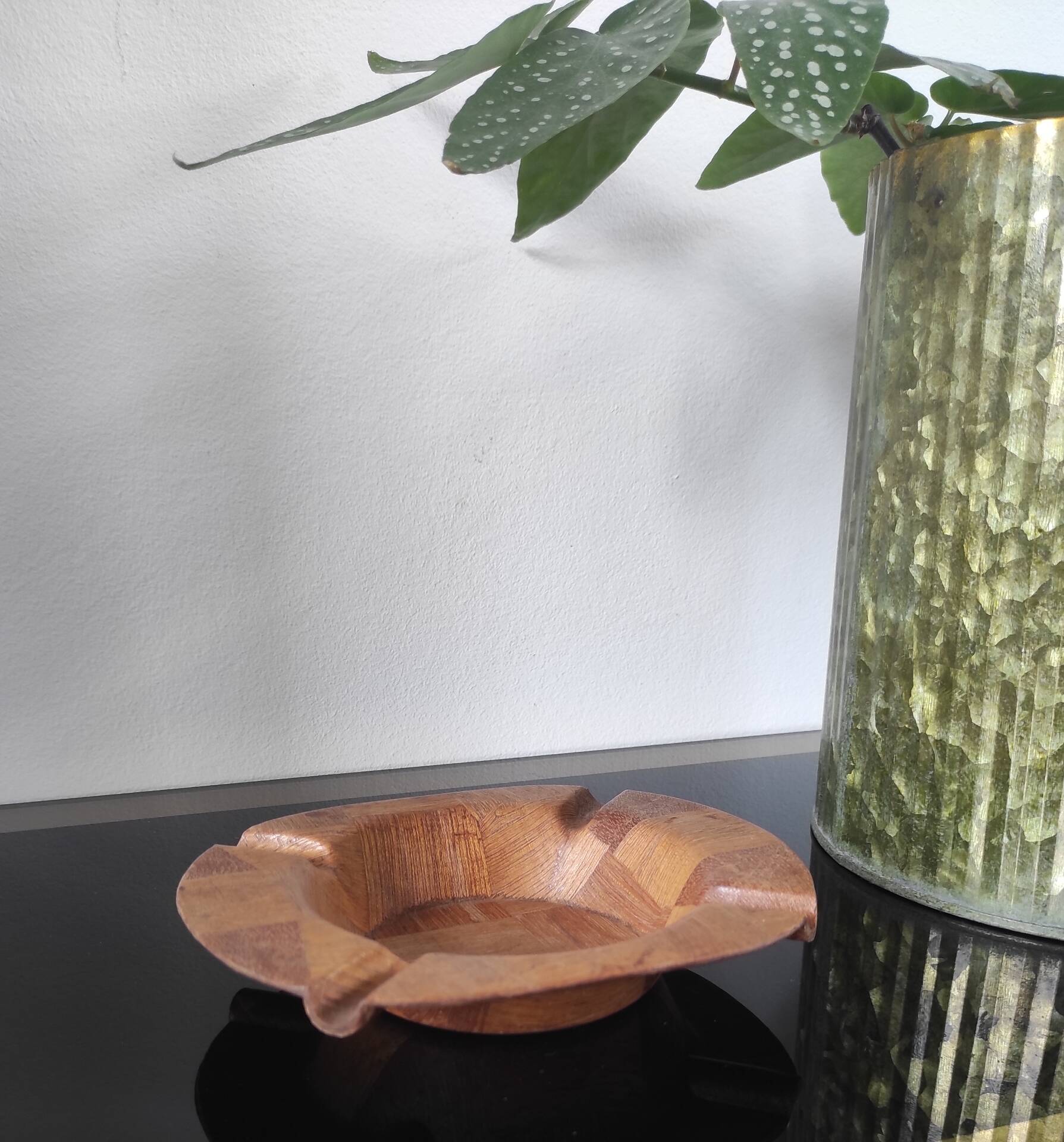 Vintage wooden inlaid ashtray or pocket tray – Design