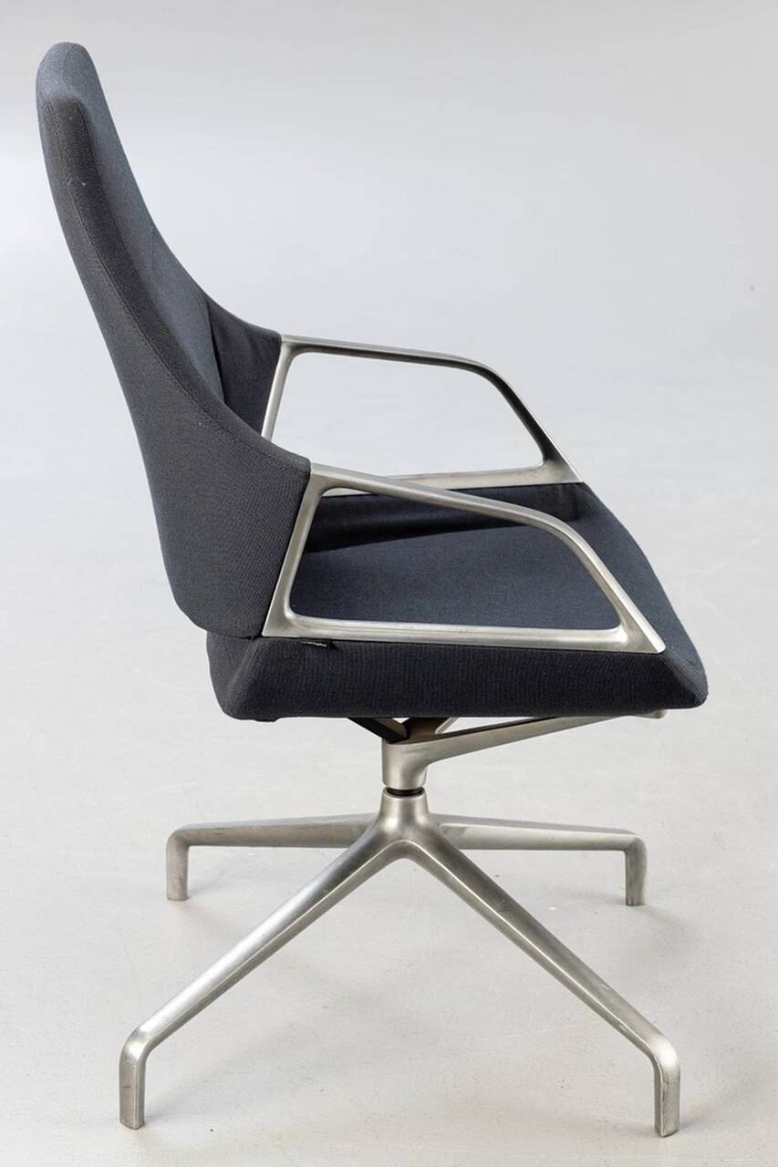 Wilkhahn Graph 3015 office chair in aluminium and fabric