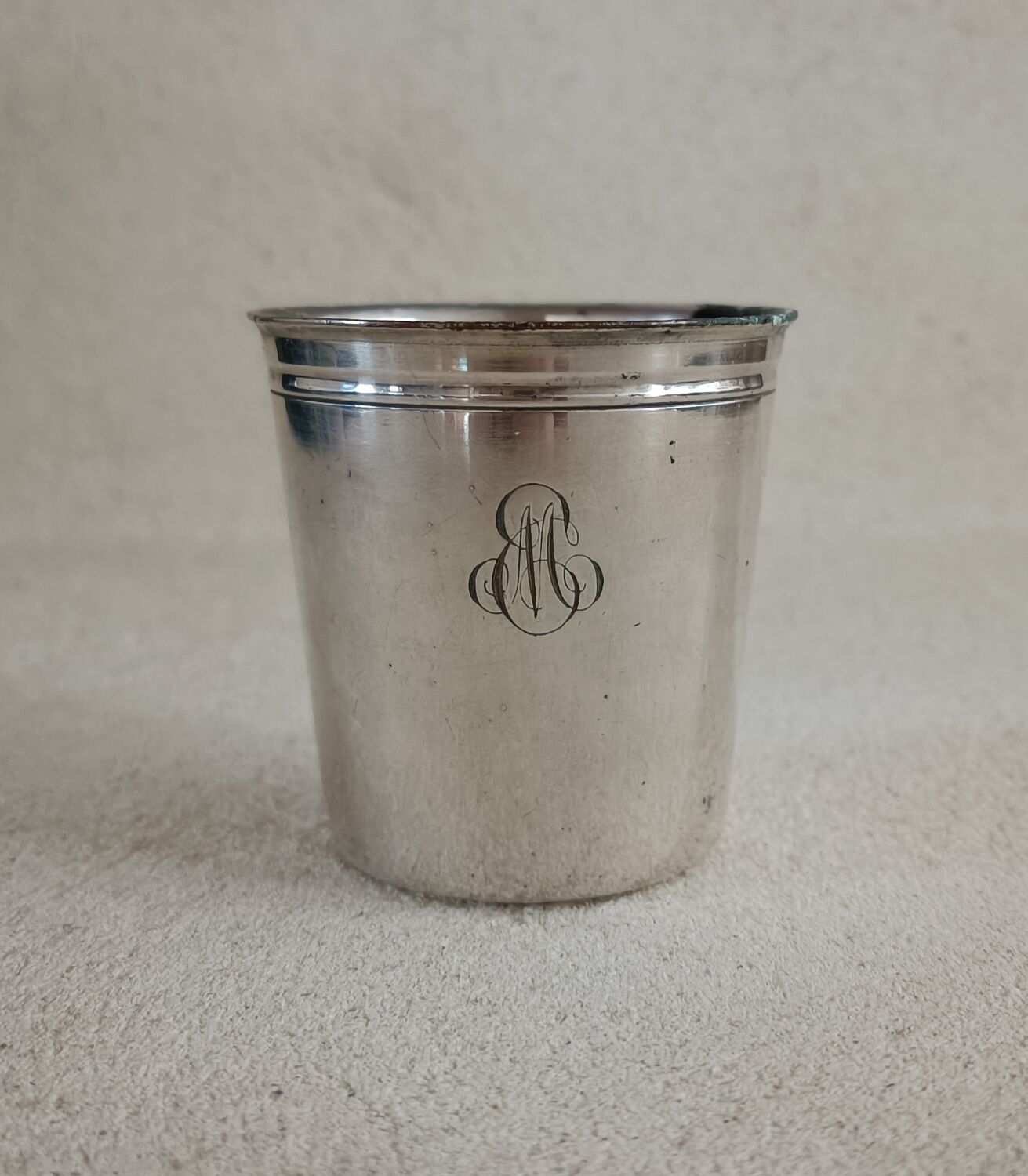 Timpani in silver metal monogram MT