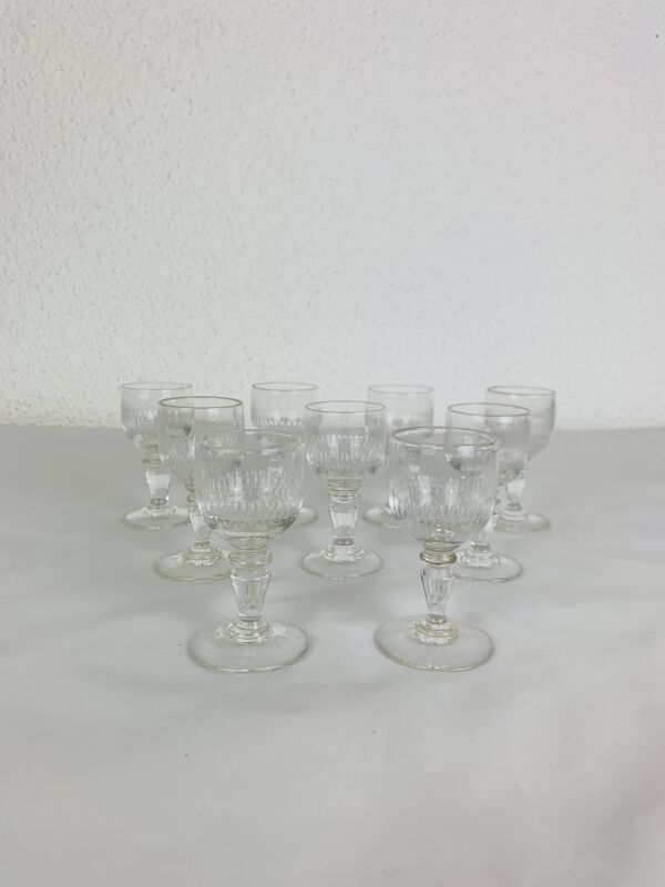 9 verres à liqueur Baccarat modèle Renaissance