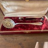 Sprinkling spoon and sugar tongs set
