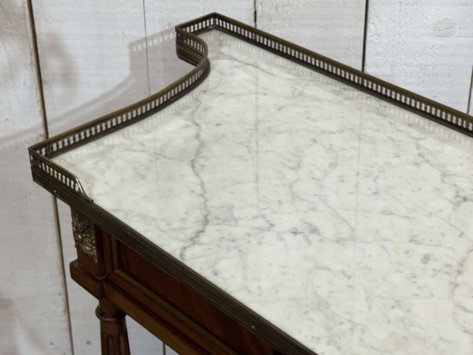 Console en acajou et dessus marbre blanc style Louis XVI des années 60